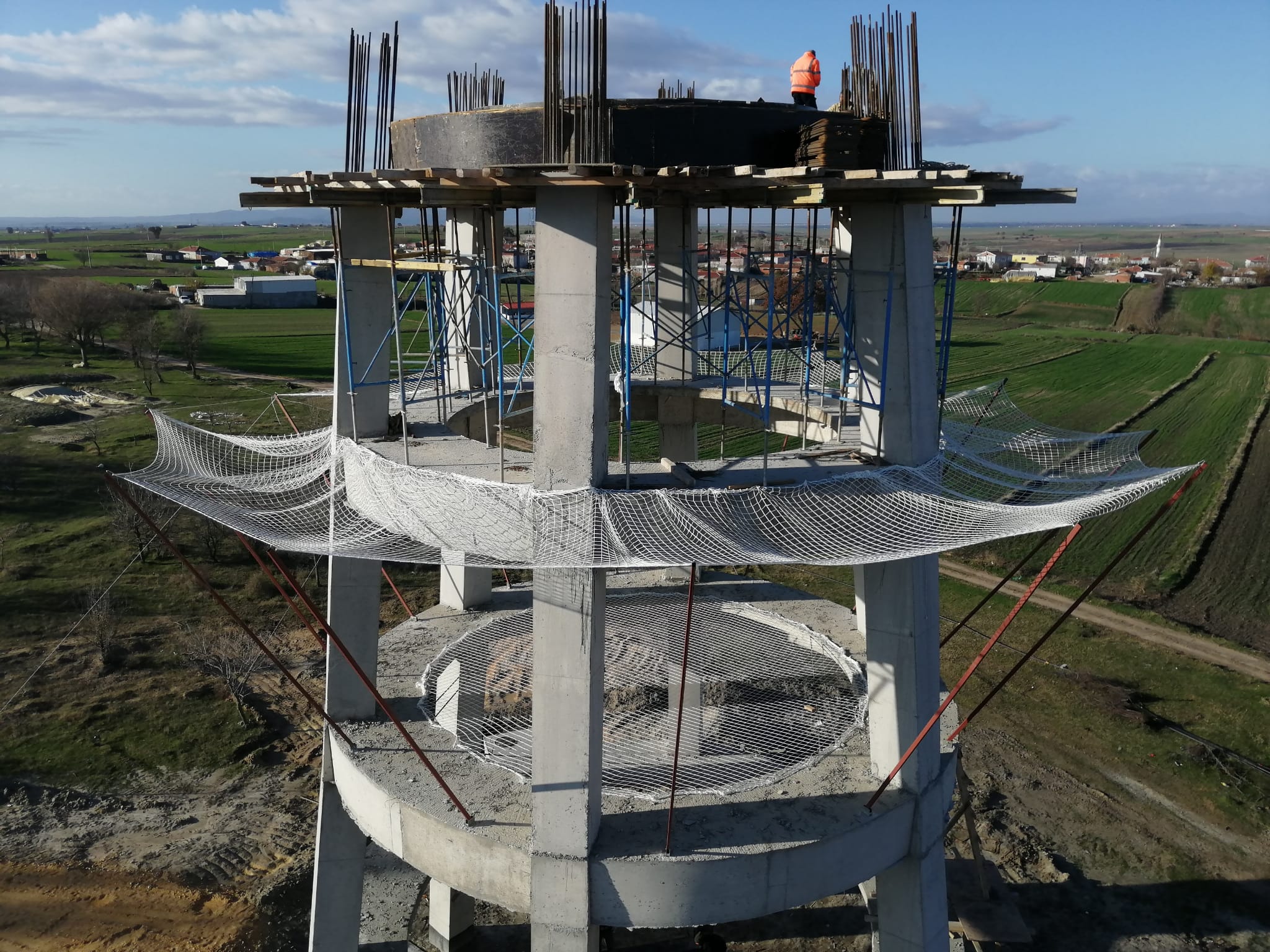 İNŞAAT GÜVENLİK FİLESİ 10 X 10 CM GÖZ ARALIĞINDA 6 MM İP KALINLIĞINDA POLYESTER 