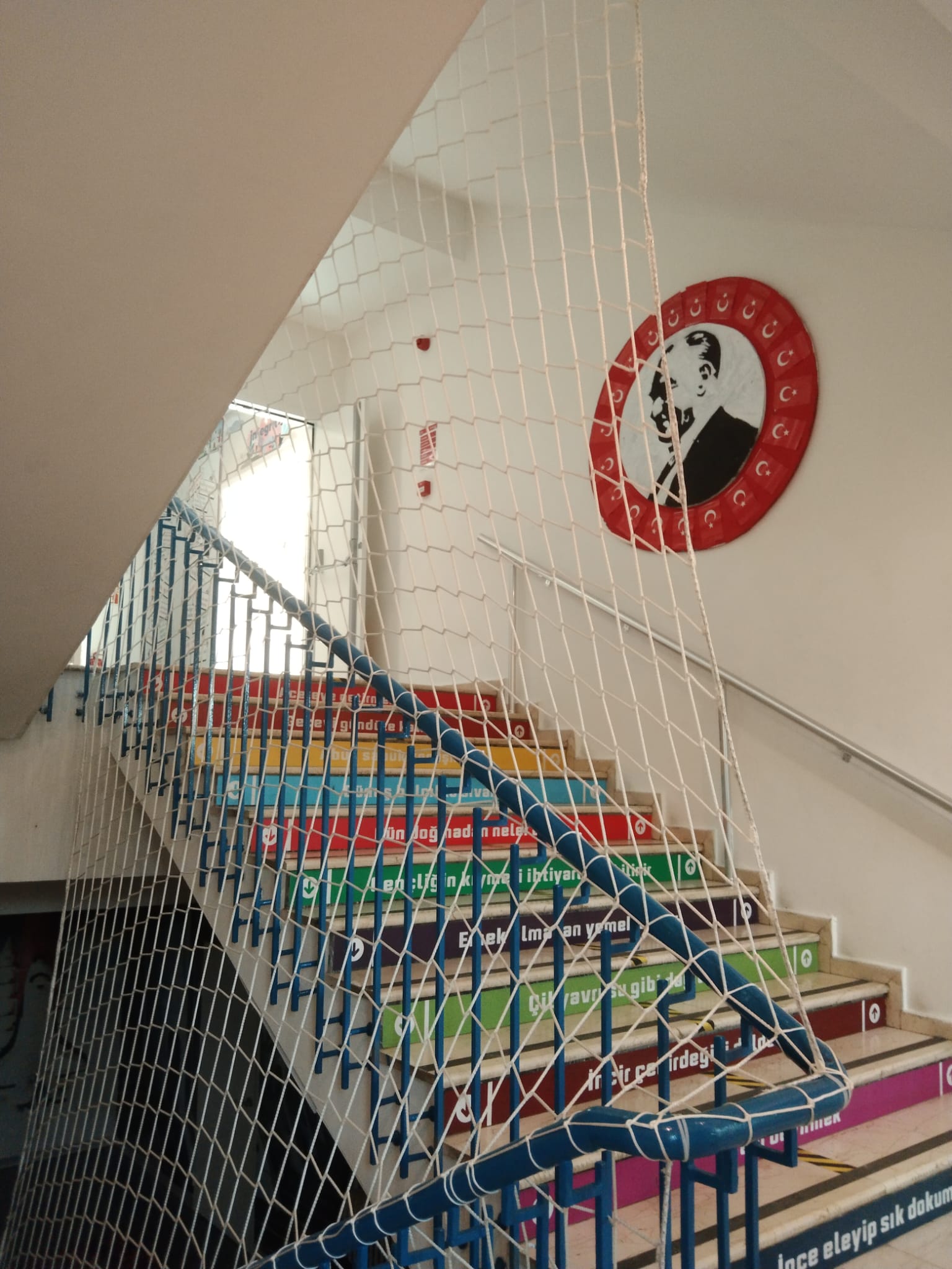 MERDİVEN FİLESİ 10 X 10 CM GÖZ ARALIĞINDA 6 MM İP KALINLIĞINDA POLYESTER BEYAZ RENK 